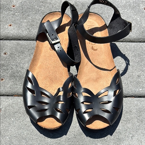 NWOT Lunita Women’s Black Leather Sandals, Peep Toe, Cut Out Design, Size 9 1/2 - Picture 5 of 17